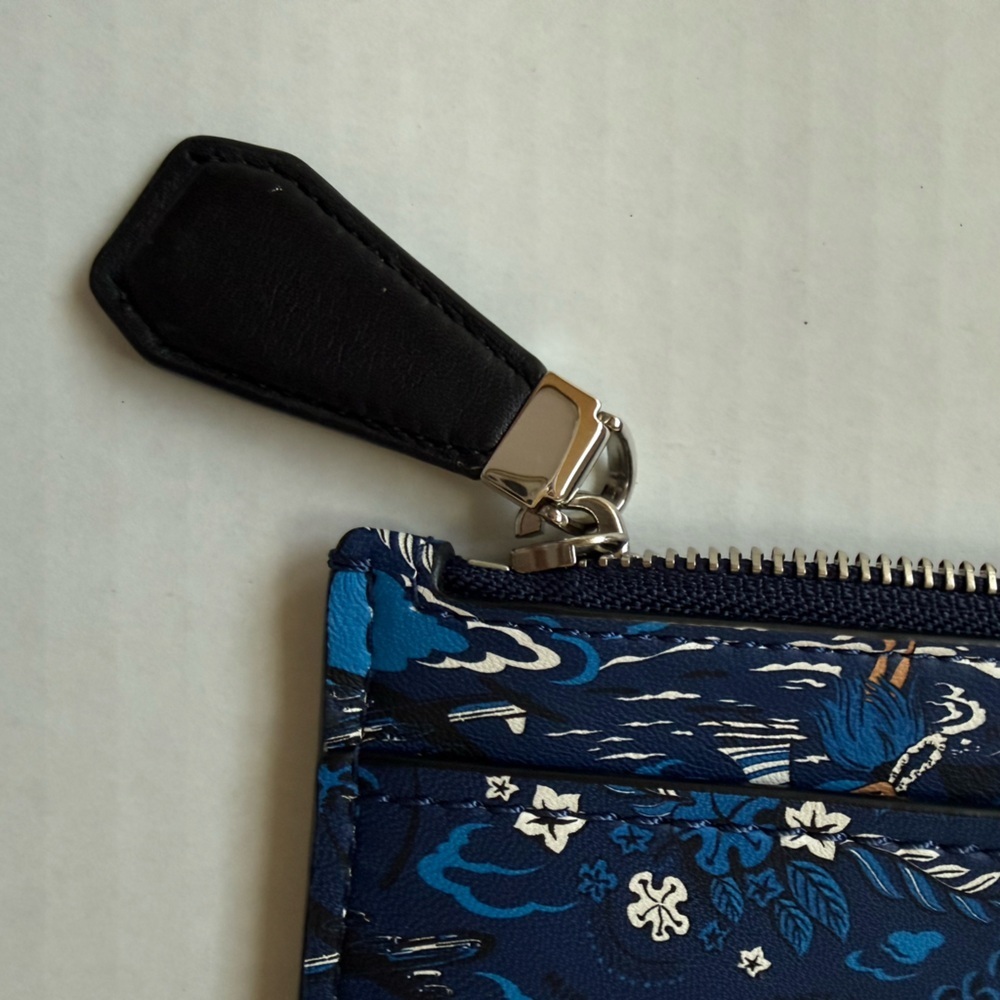 Michael Kors Prescott Tropical Welcome Print Leather pouch - Picture 5 of 9